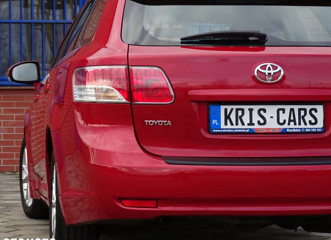 Toyota Avensis cena 32900 przebieg: 260000, rok produkcji 2011 z Racibórz małe 254